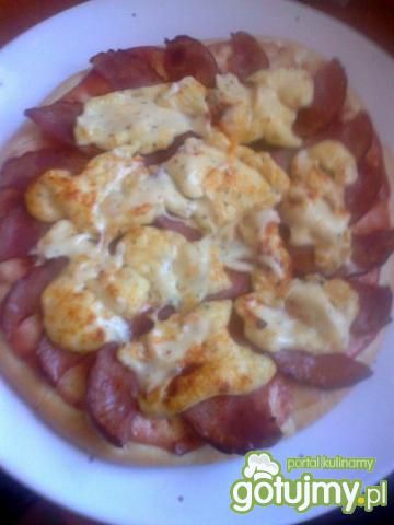 Pizza z gotowych blatów