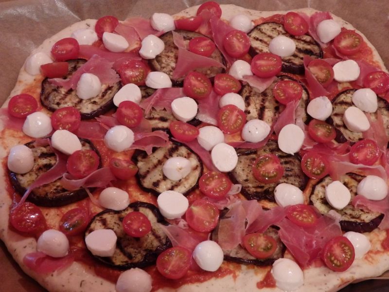 Pizza z grillowanym bakłażanem