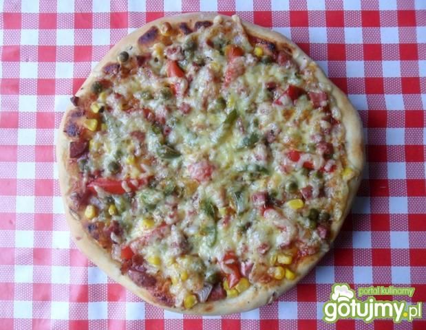 Pizza z groszkiem i kukurydzą Pizza z groszkiem i kukurydzą