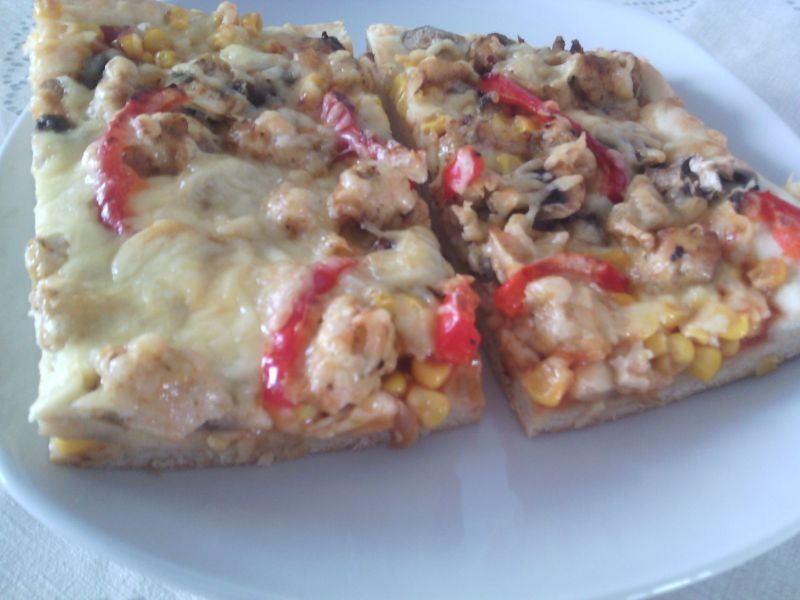 Pizza z gyrosem i papryką