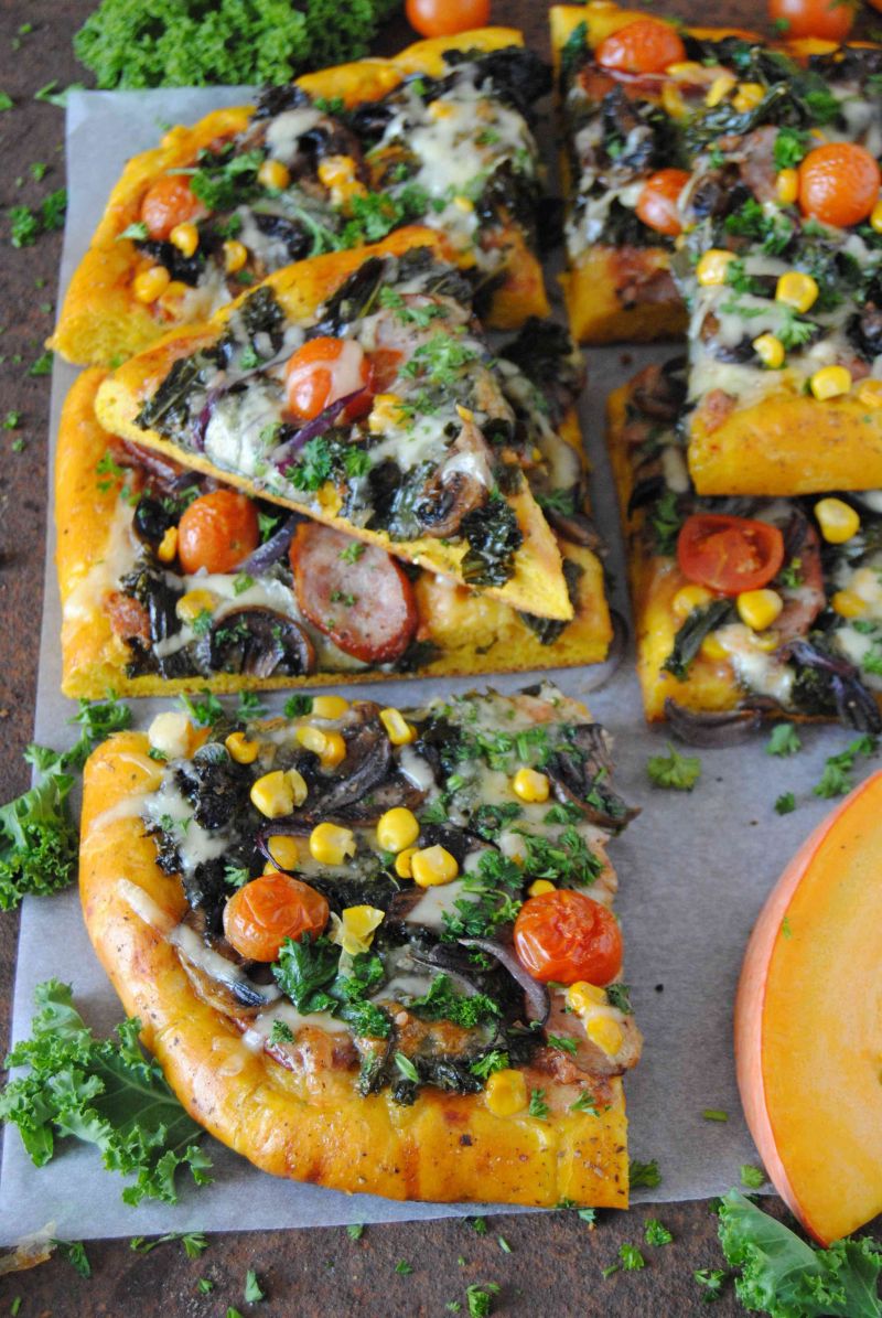 Pizza z jarmużem na dyniowym spodzie  Pizza z jarmużem na dyniowym spodzie