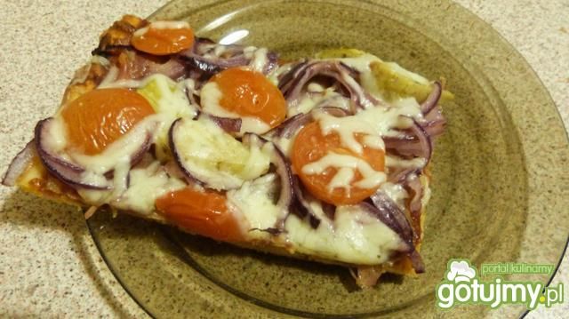 Pizza z karczochami, szynką parmeńską  Pizza z karczochami, szynką parmeńską