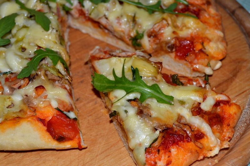 Pizza z karkówką na spodzie z dodatkiem ziemniaków Pizza z karkówką na spodzie z dodatkiem ziemniaków