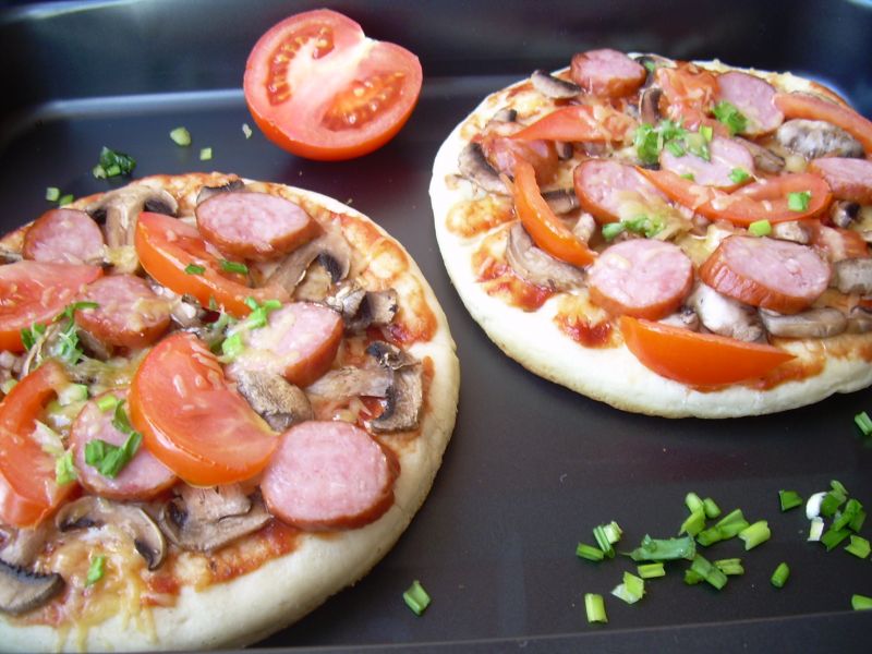 Pizza z kiełbasą