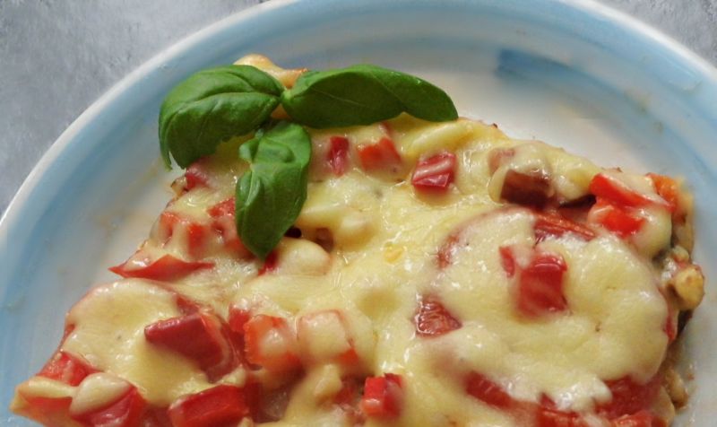 pizza z kiełbasą pizza z kiełbasą