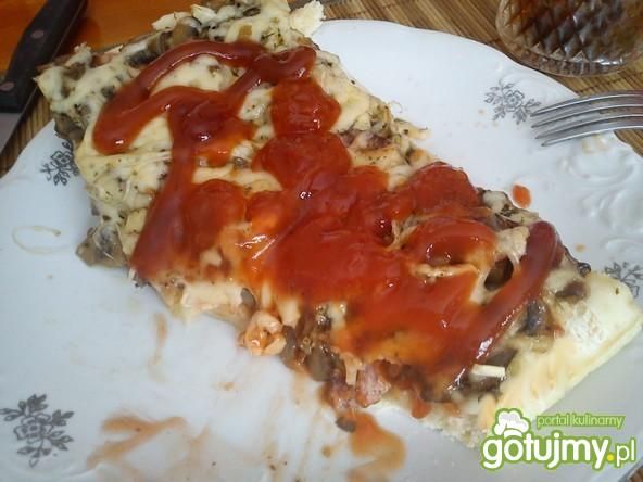 pizza z kiełbasą 