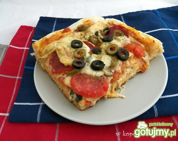 Pizza z kiełbasą chorizo 