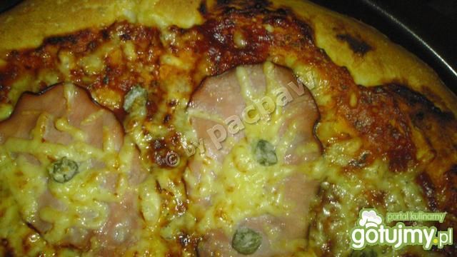 Pizza z krotoszyńską, kaparami 