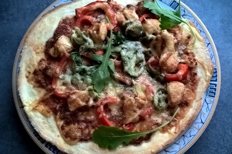 Pizza z kurczakiem i papryką Pizza z kurczakiem i papryką