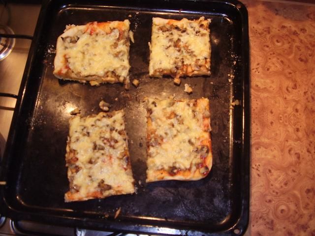 Pizza z Kurczakiem i Pieczarkami.