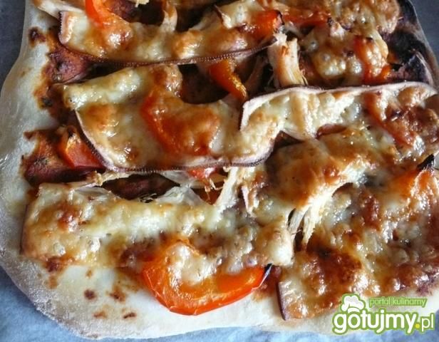 Pizza z kurczakiem i serem wędzonym