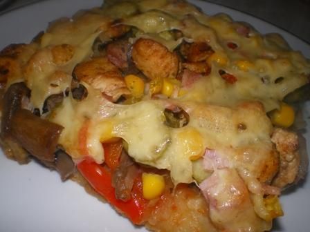 Pizza z kurczakiem i warzywami