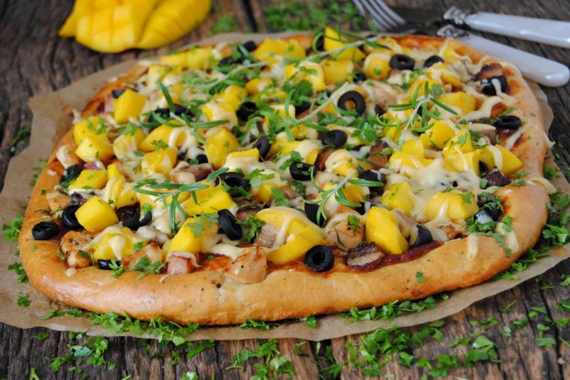 Przepis Pizza z mango przepis Gotujmy.pl