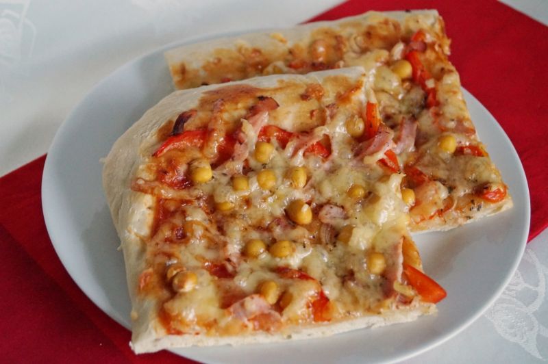 Pizza z manną i ciecierzycą  Pizza z manną i ciecierzycą