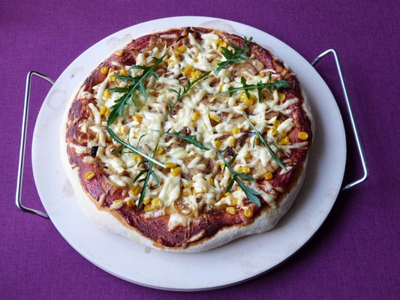 Pizza z mięsem o smaku gyrosa Pizza z mięsem o smaku gyrosa