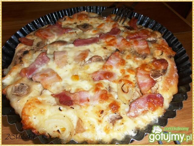 Pizza z mozarellą i bekonem Pizza z mozarellą i bekonem