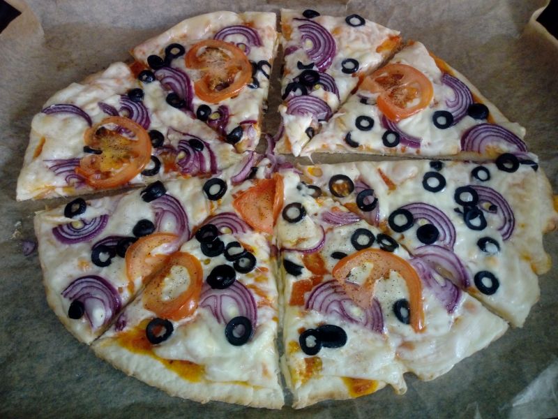 Pizza z oliwkami Pizza z oliwkami
