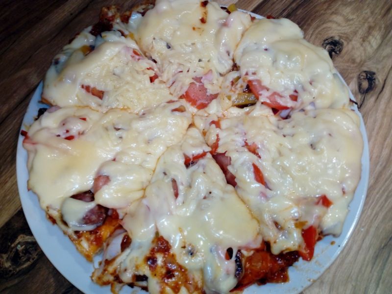 Pizza z patelni z pomidorami Pizza z patelni z pomidorami