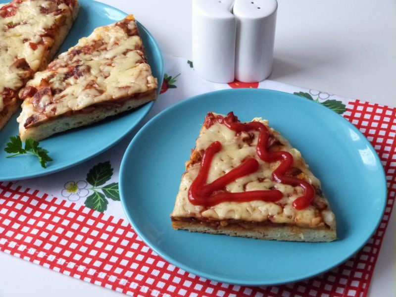 Pizza z patelni z włoską przyprawą Pizza z patelni z włoską przyprawą