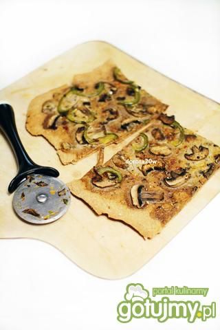 Pizza z pieczarkami i papryką Pizza z pieczarkami i papryką