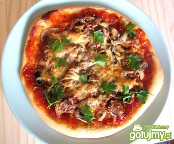 Pizza z pieczoną karkówką i pieczarkami
