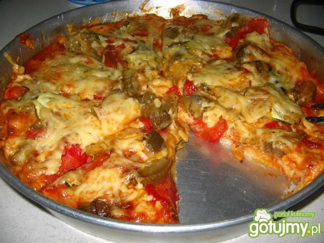 pizza z pieczonym bakłażanem i papryką pizza z pieczonym bakłażanem i papryką