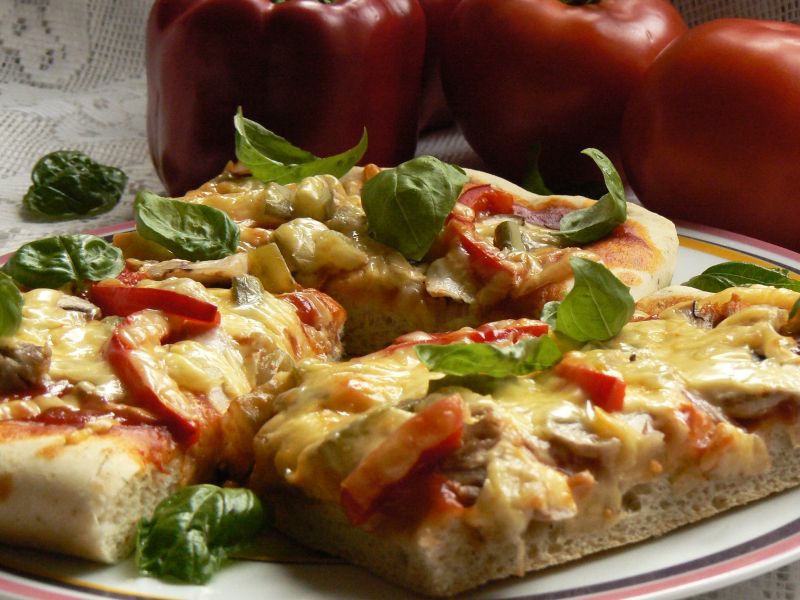 Pizza z pieczonym kurczakiem Pizza z pieczonym kurczakiem