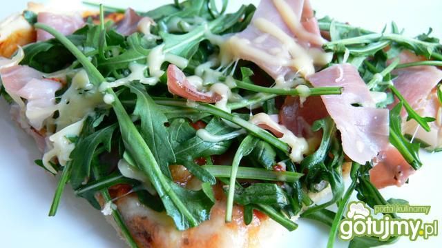 Pizza z rukolą i prosciutto  Pizza z rukolą i prosciutto