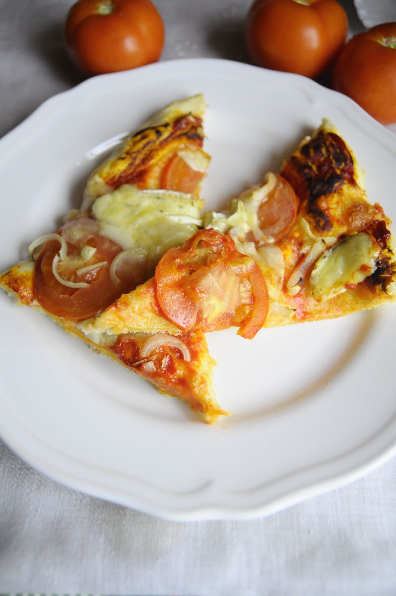 Pizza z serem camembert