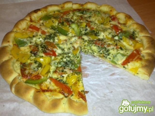 Pizza z Serem i Kolorową Papryką 