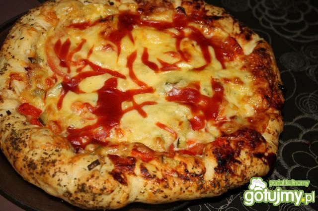 Pizza z serowymi bokami  Pizza z serowymi bokami