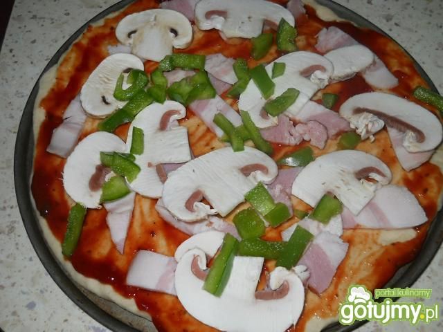 Pizza z sosem Barbecue+  dodatki