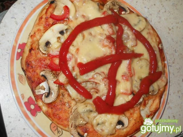 Pizza z sosem Salsa z pieczarkami Pizza z sosem Salsa z pieczarkami