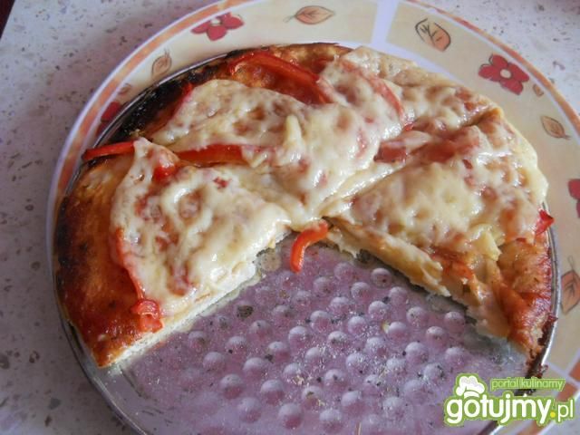 Pizza z sosem włoskim + czerwona papryka Pizza z sosem włoskim + czerwona papryka