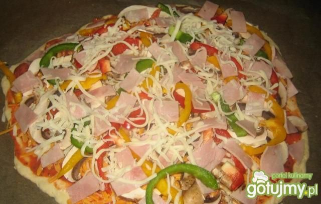 Pizza z szynką Pizza z szynką