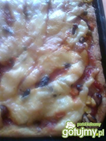 Pizza z szynką i mieszanką meksykańską 