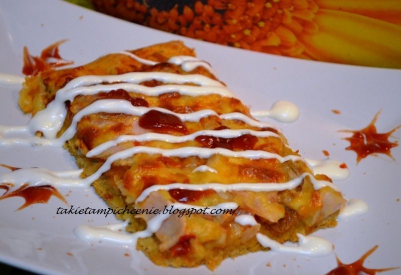 Pizza z szynką i tuńczykiem  Pizza z szynką i tuńczykiem