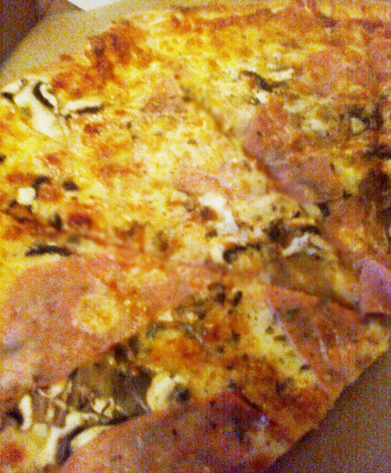 pizza z szynką i z pieczarkami pizza z szynką i z pieczarkami