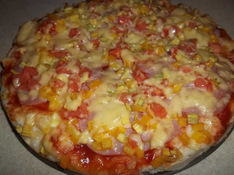 Pizza (z tego co było w lodówce) Pizza (z tego co było w lodówce)