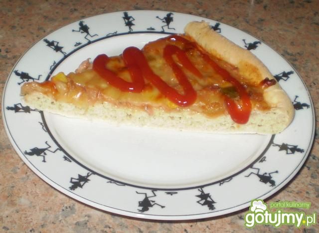 Pizza z tuńczykiem i sosem słodko-kwaśny