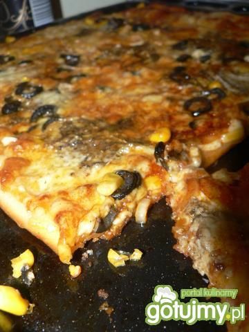 Pizza z wędzoną rybą 