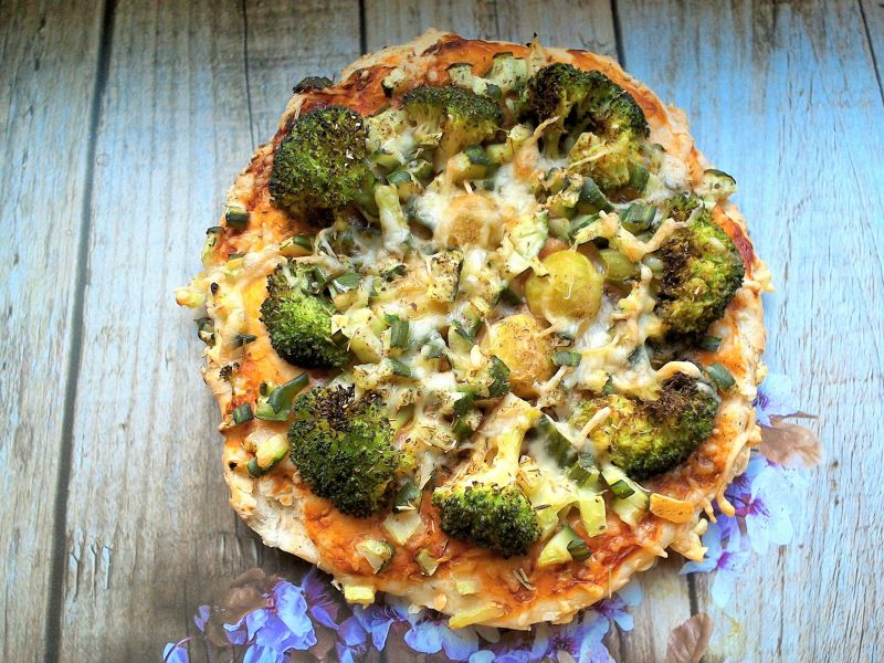 Pizza z zielonymi warzywami 