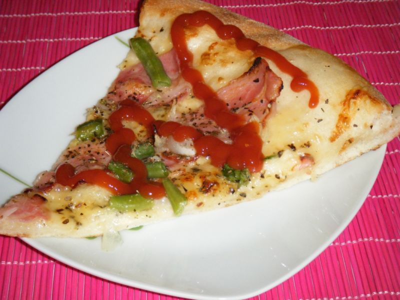 Pizza ze szparagami i fasolką Pizza ze szparagami i fasolką