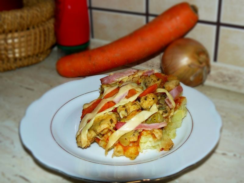 Pizza ziemniaczana z kurczakiem w marchewce Pizza ziemniaczana z kurczakiem w marchewce