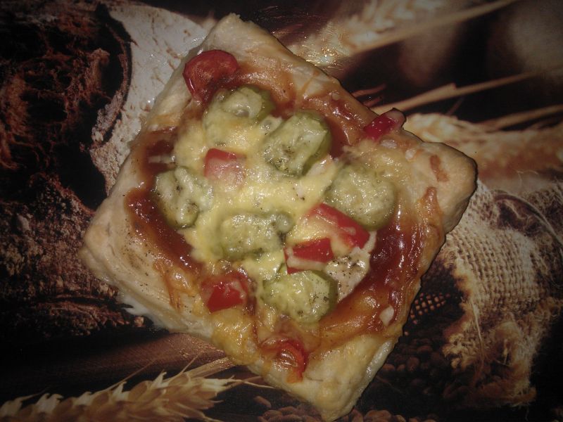 Pizzerinki z ciasta francuskiego Pizzerinki z ciasta francuskiego