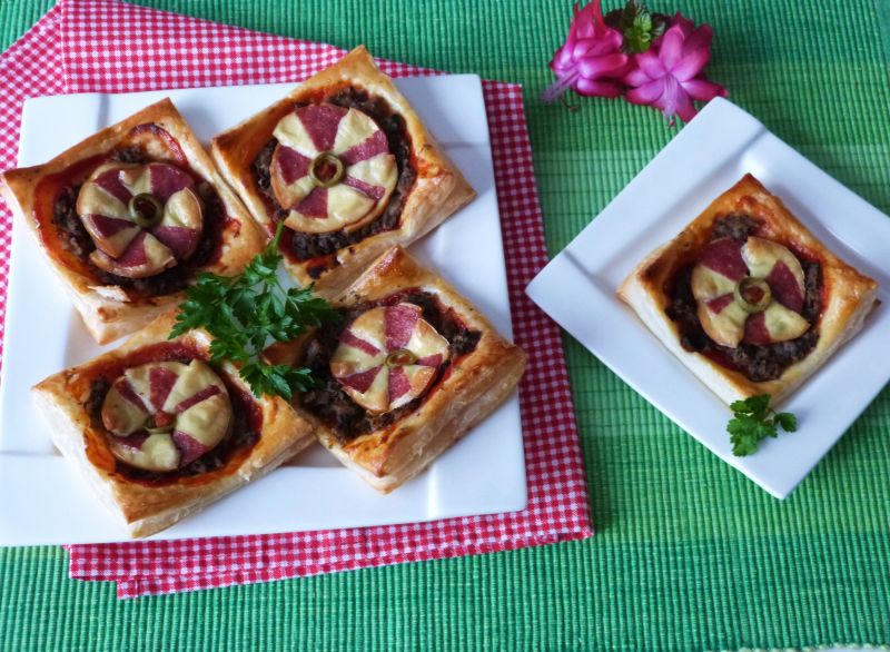 Pizzerinki z ciasta francuskiego Pizzerinki z ciasta francuskiego