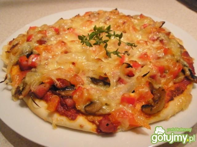Pizzerinki z kiełbasą,papryką i pieczark Pizzerinki z kiełbasą,papryką i pieczark