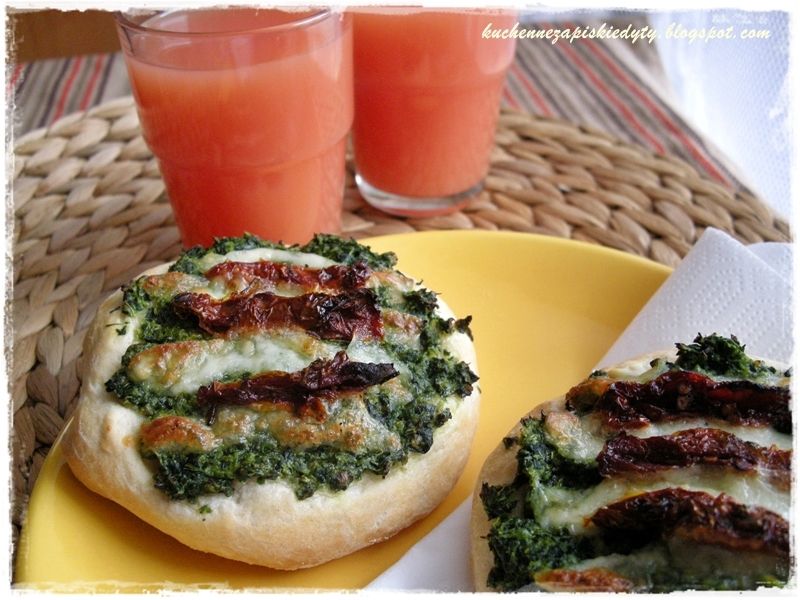 Pizzerinki ze szpinakiem i suszonymi pomidorami Pizzerinki ze szpinakiem i suszonymi pomidorami