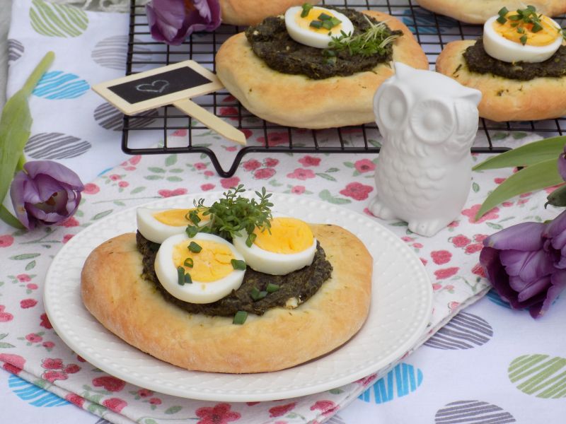 Pizzeriny ze szpinakiem, jajkiem i zieleniną Pizzeriny ze szpinakiem, jajkiem i zieleniną