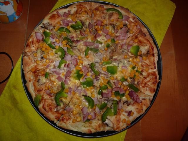 pizzza z szynką pizzza z szynką